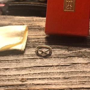LIKE NEW JAMES AVERY SILVER INFINITY RING!